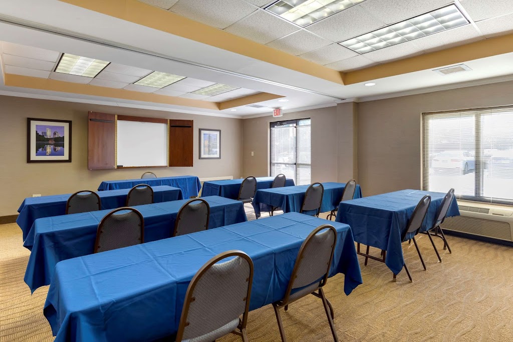 Comfort Inn Kennesaw | 2489 George Busbee Pkwy NW, Kennesaw, GA 30144 | Phone: (770) 499-9200