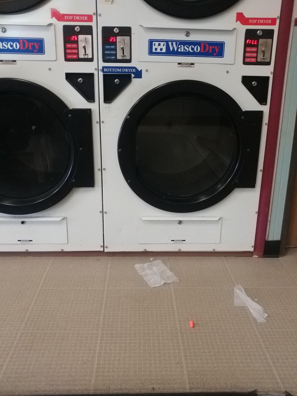 Queen Square Laundromat | 230 Denver Ave, Fort Lupton, CO 80621, USA | Phone: (303) 857-1775