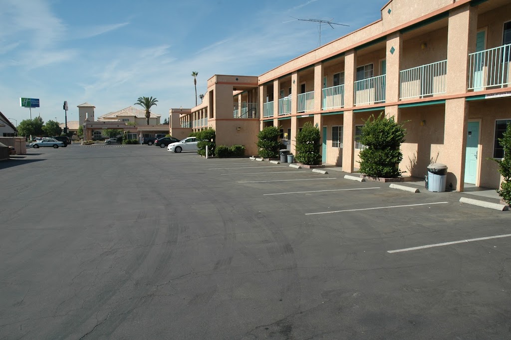 Gateway Inn | 2095 W Kennedy St, Madera, CA 93637, USA | Phone: (559) 674-8817