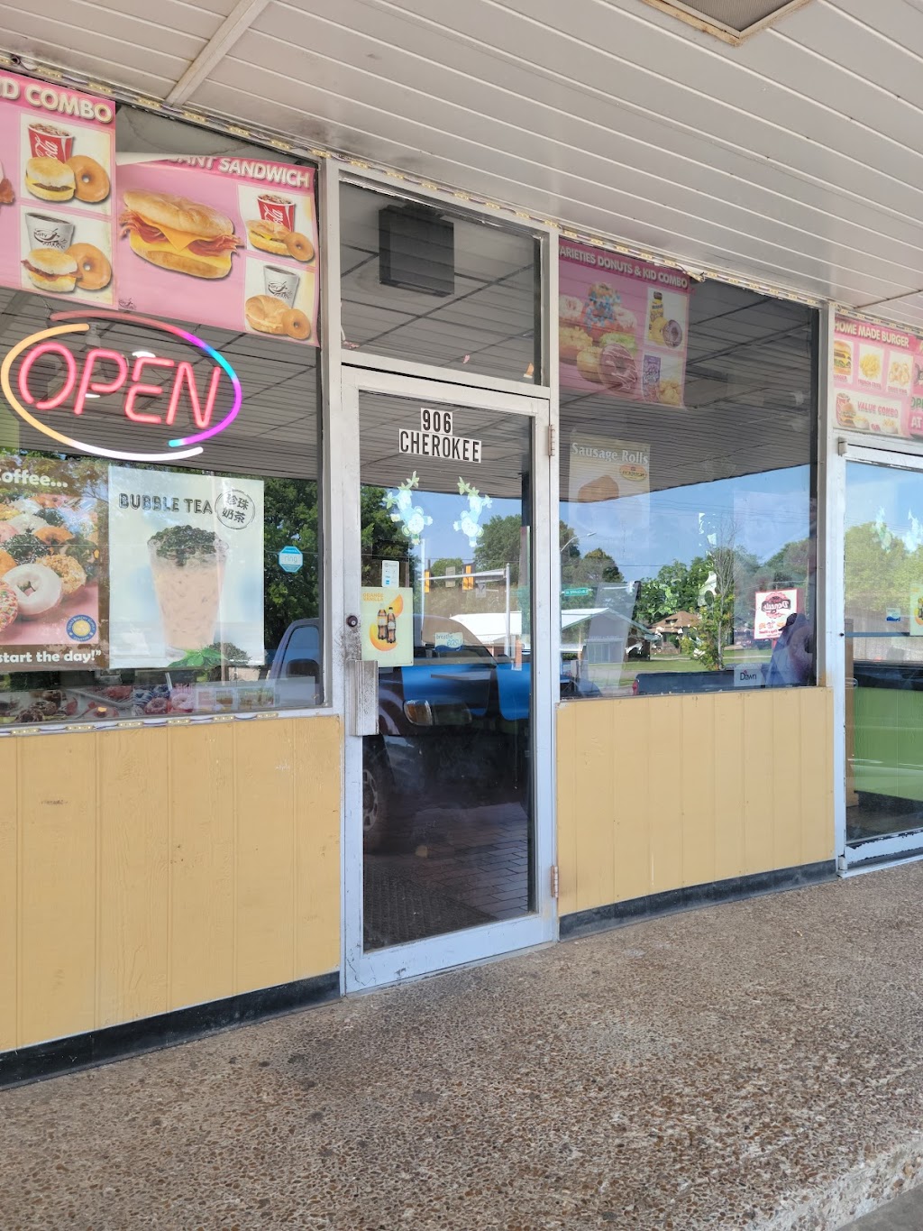 Katys Donuts and Bubble Milk Tea | 906 E Cherokee St, Wagoner, OK 74467, USA | Phone: (918) 201-4141