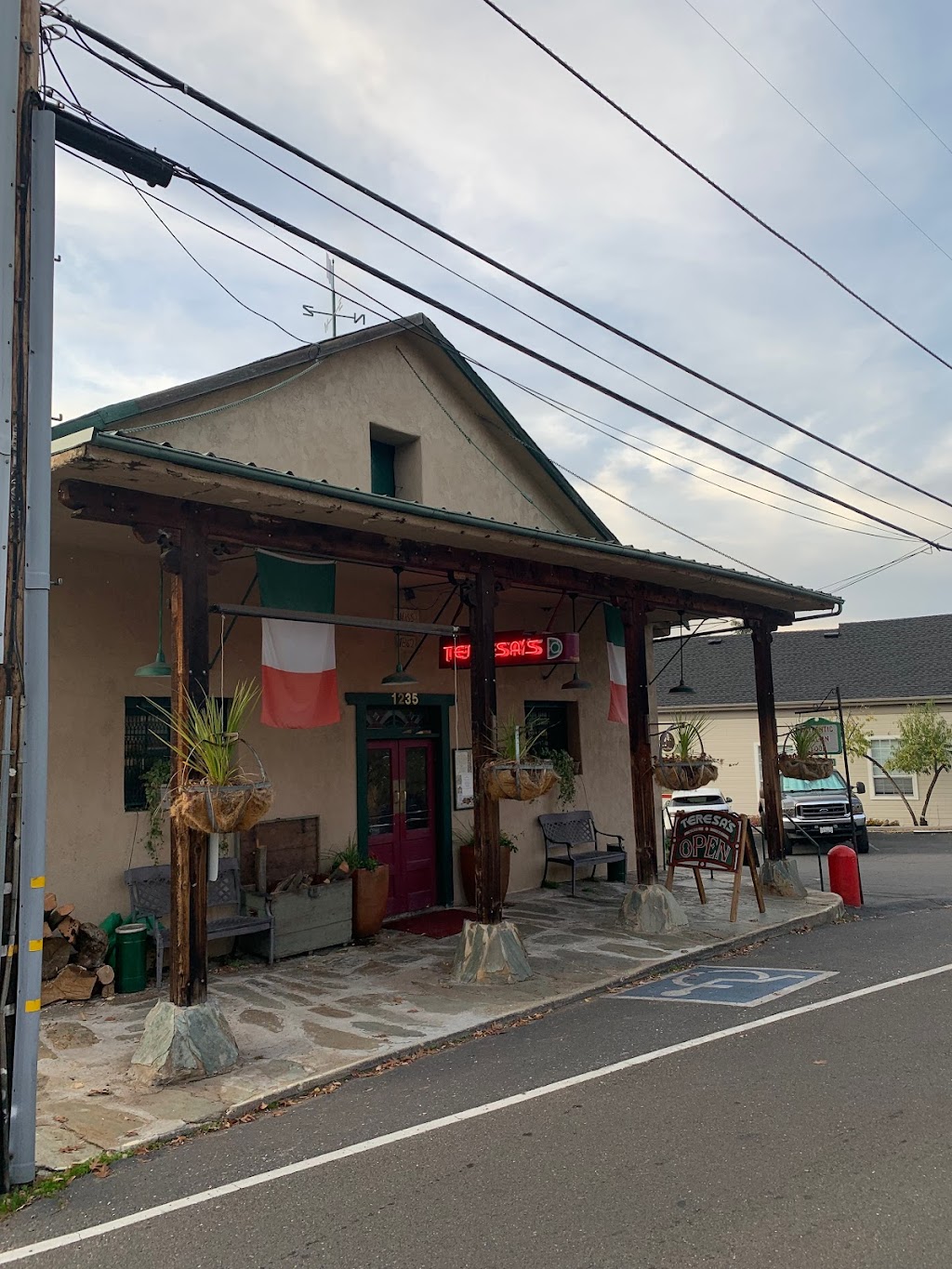 Teresas Place | 1235 Jackson Gate Rd, Jackson, CA 95642, USA | Phone: (209) 223-1786