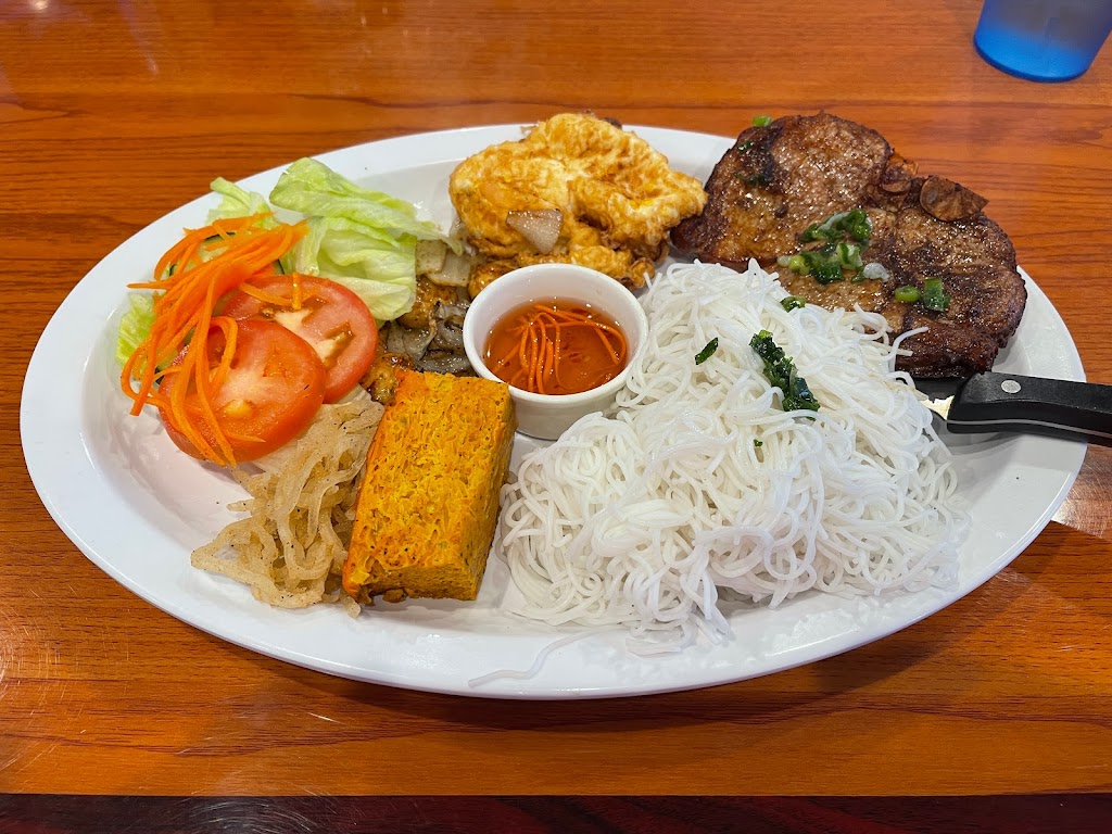 Viet Huong Restaurant | 7919 E 21st St, Tulsa, OK 74129, USA | Phone: (918) 664-1682