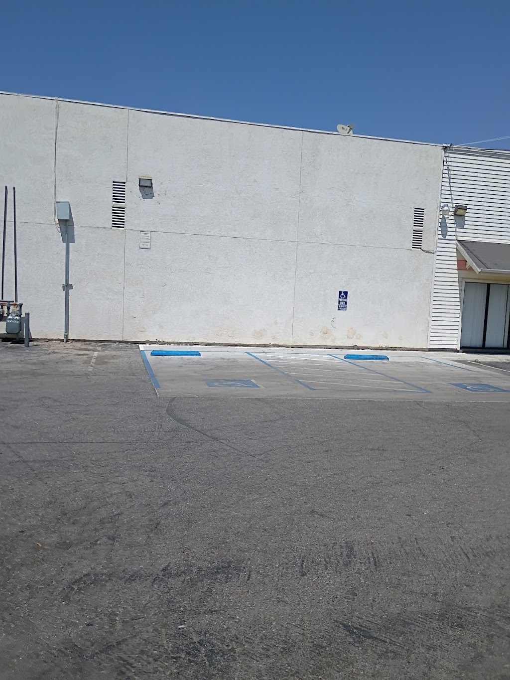 Atriano’s Cleaners | 1107 Kern St, Taft, CA 93268, USA | Phone: (661) 763-5309