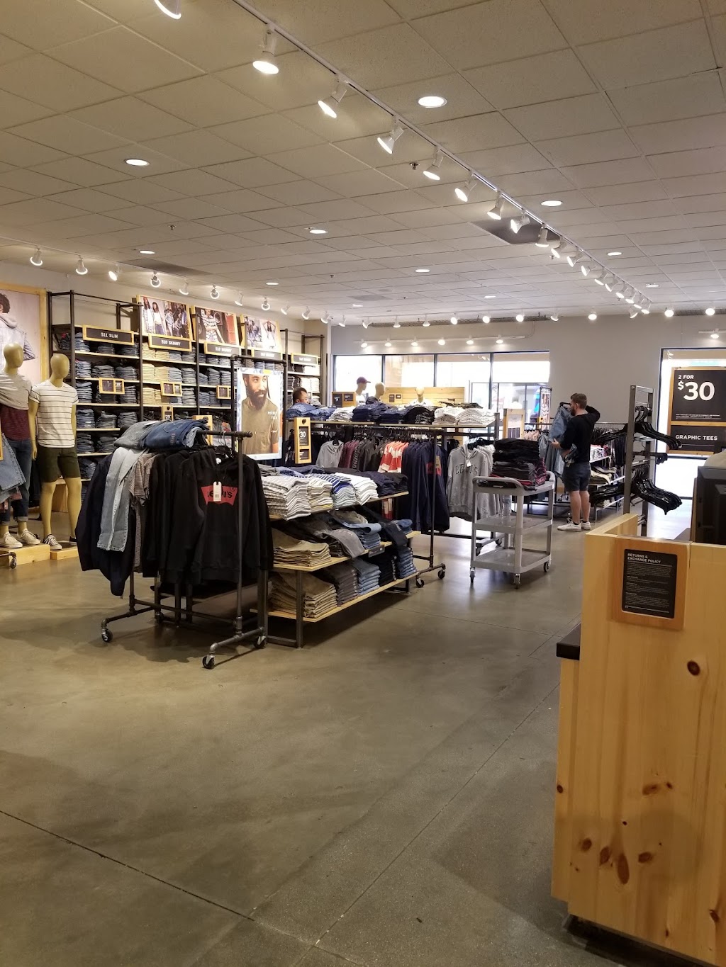 Levis Outlet Store | 48400 Seminole Dr Suite - 300, Cabazon, CA 92230, USA | Phone: (951) 849-0125