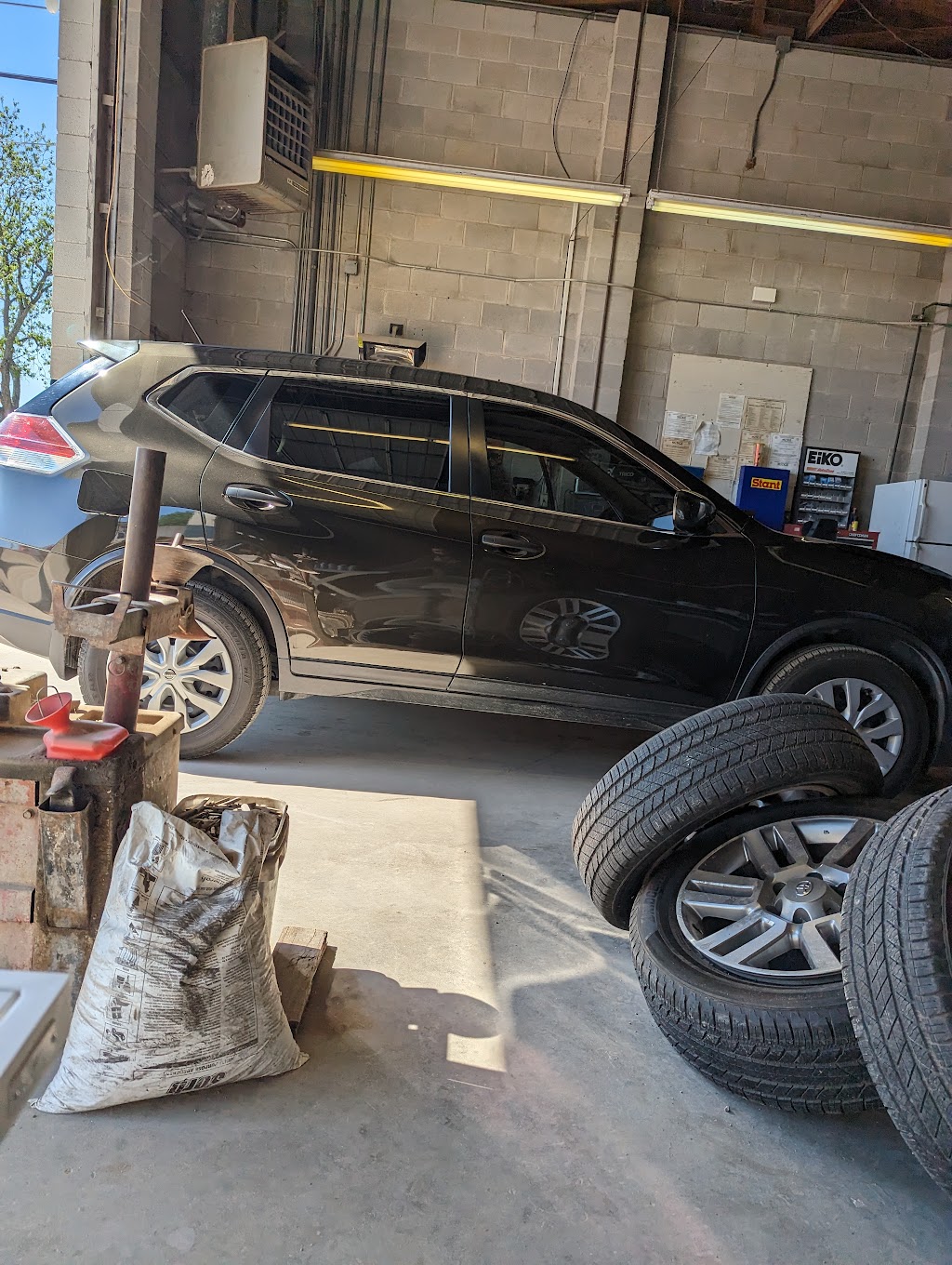 Duetts Tire Service | 106 W Parsons St, Manor, TX 78653, USA | Phone: (512) 272-4072