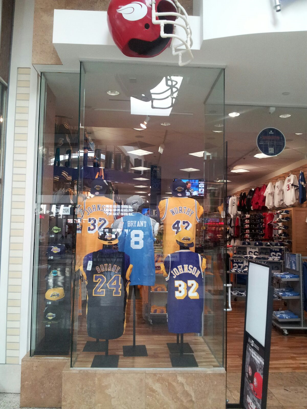 Fanzz Sports Apparel - Cerritos | 122 Los Cerritos Center a08, Cerritos, CA 90703, USA | Phone: (562) 865-4800