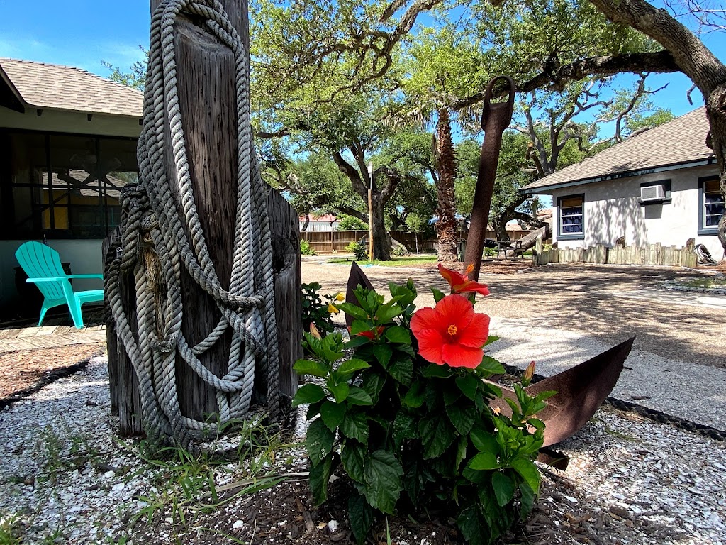 Fulton Beach Bungalows | 130 Prairie Rd, Rockport, TX 78382, USA | Phone: (361) 727-7204