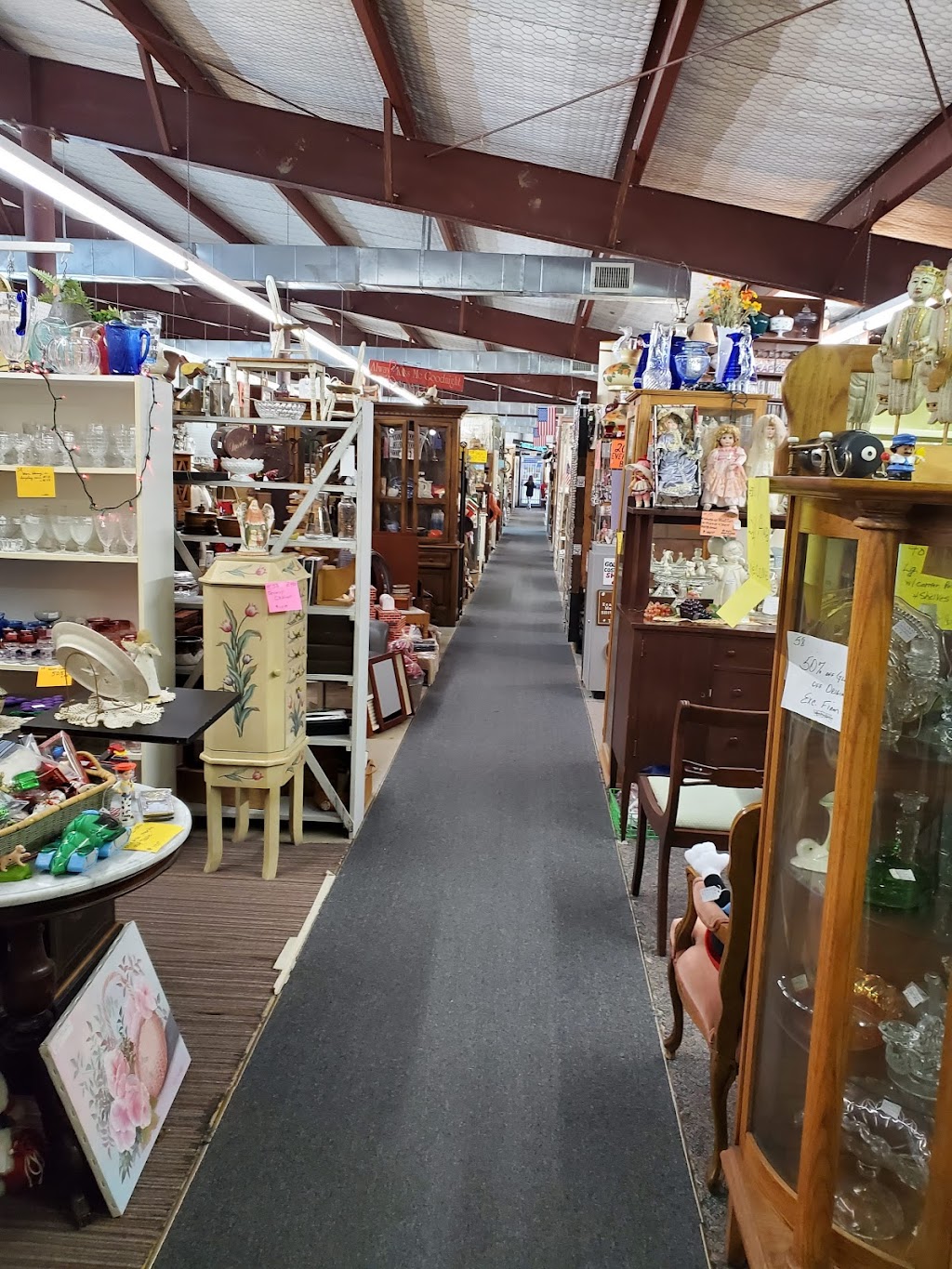 Burleson Antique Mall | 2395 SW Wilshire Blvd # A, Burleson, TX 76028, USA | Phone: (817) 295-7890