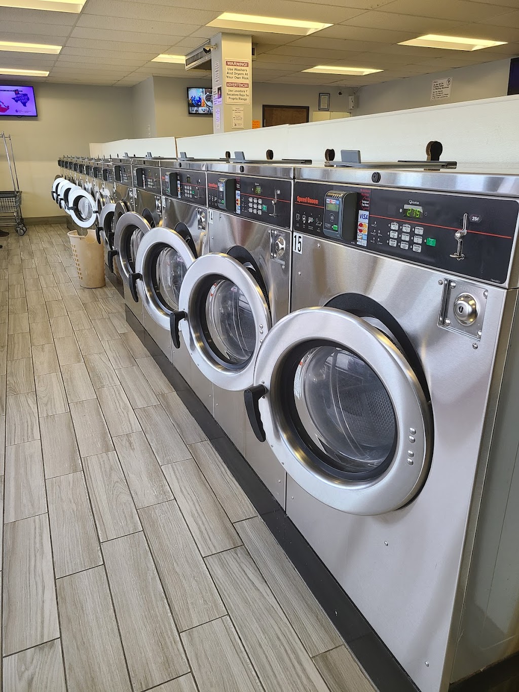 Guanaco Laundry Mart LLC | 111 Glenfield Dr, Garland, TX 75040, USA | Phone: (469) 661-8719