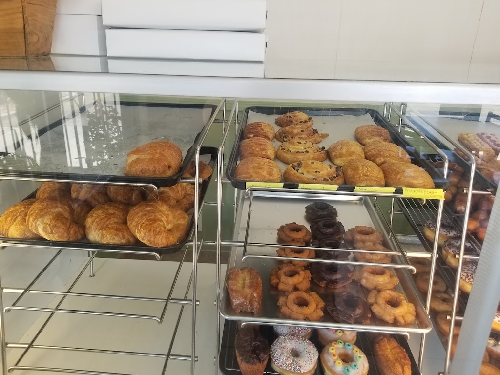 The Donut House | 11336 Bartlett Ave A, Adelanto, CA 92301, USA | Phone: (760) 523-1084