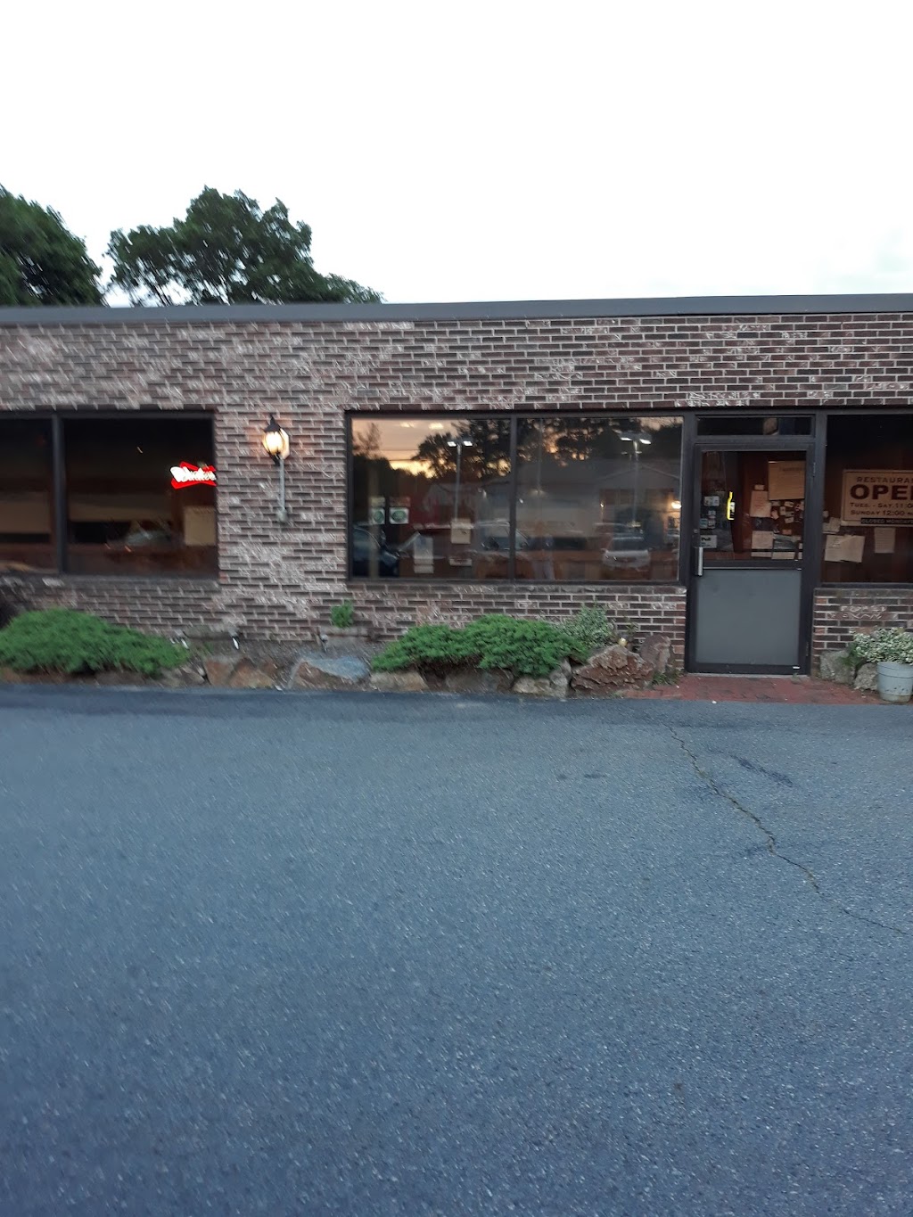 Ye Olde Standish Grille | 175 N Bedford St, East Bridgewater, MA 02333, USA | Phone: (508) 378-3682