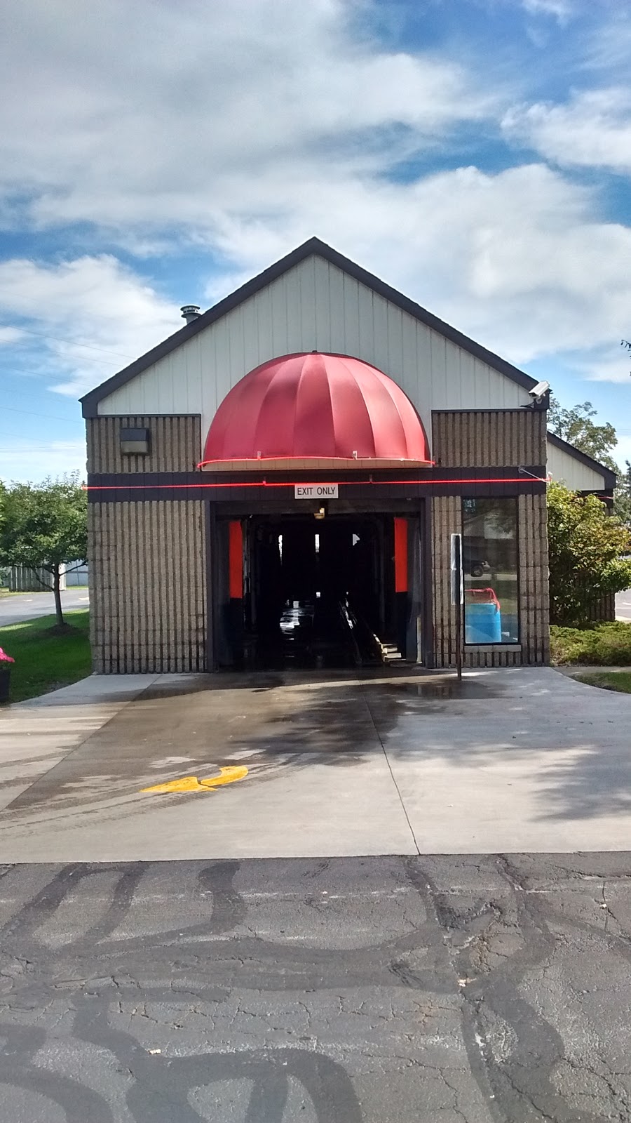 Zax Auto Wash | 660 E Michigan Ave, Saline, MI 48176, USA | Phone: (734) 316-2897