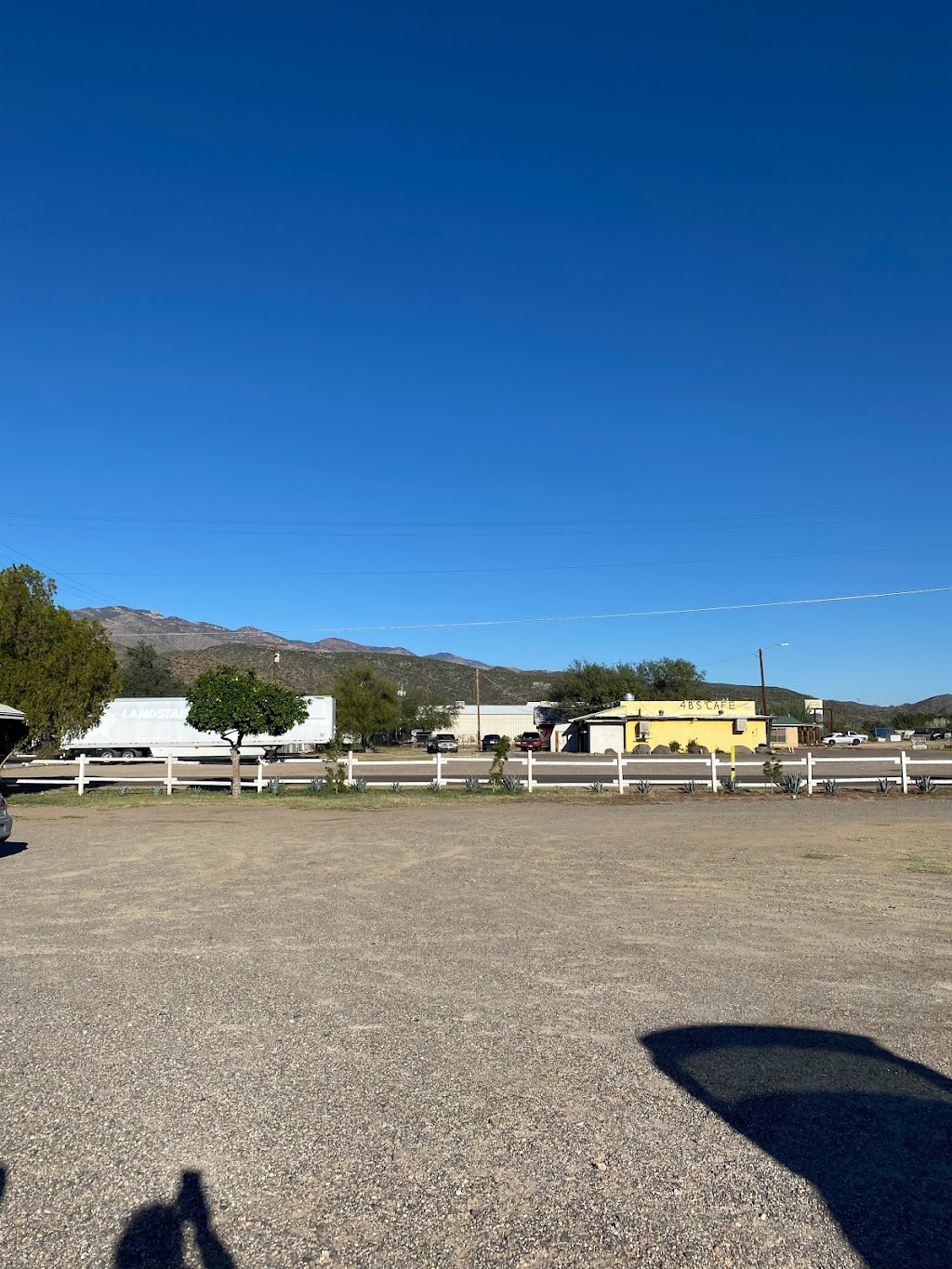 Mountain Breeze Motel | 34500 Old Black Canyon Hwy, Black Canyon City, AZ 85324, USA | Phone: (623) 374-5361