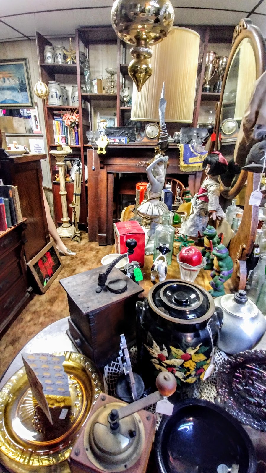 Country Stroll Antiques & Ye Olde Coin Shoppe | 2141 Morgantown Rd Route 119, Uniontown, PA 15401, USA | Phone: (724) 438-2700