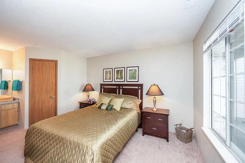Country Club Apartments | 1130 Pine Valley Ln, Toledo, OH 43615, USA | Phone: (419) 469-6689