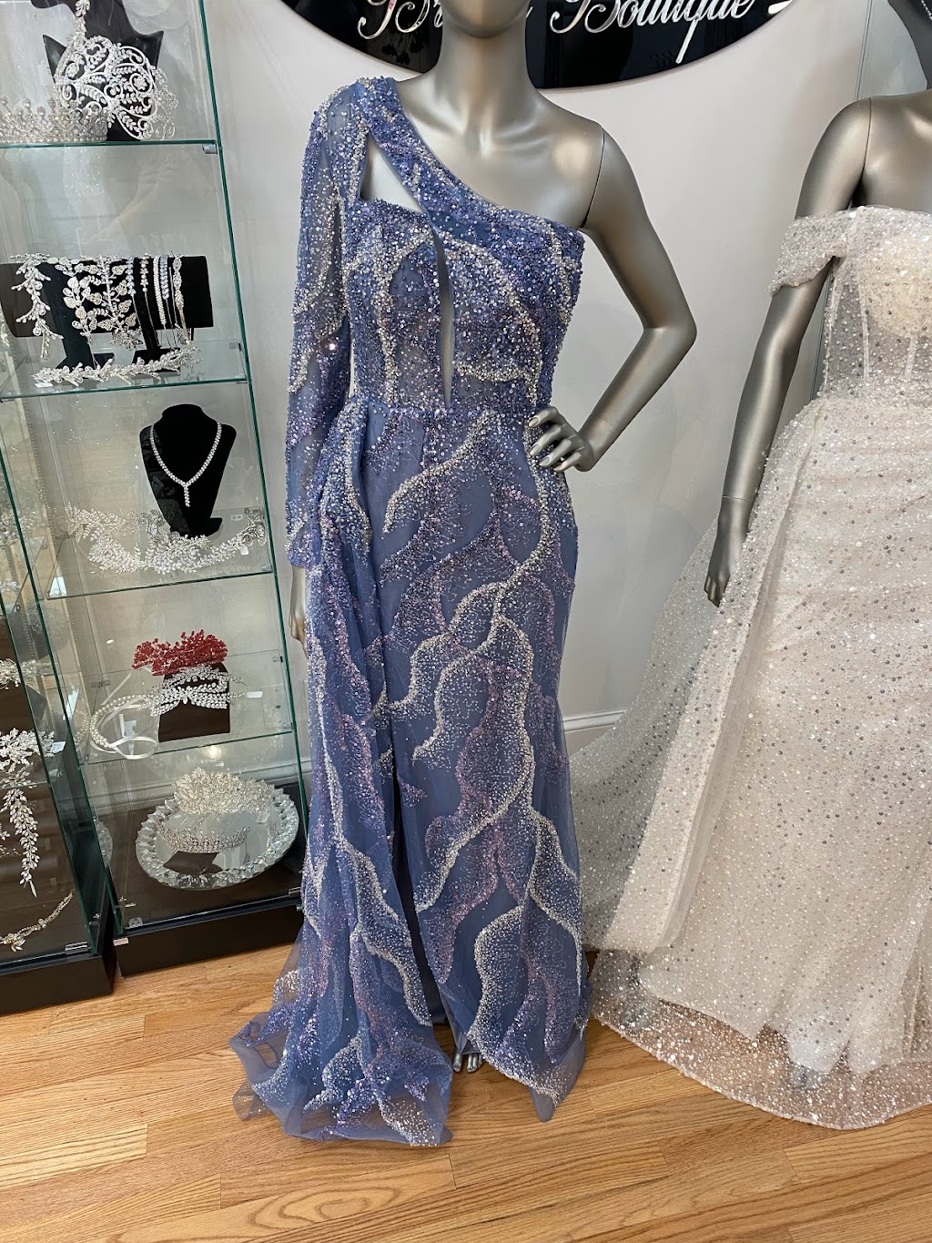 Noras Bridal Boutique | 4 Broadway, Valhalla, NY 10595, USA | Phone: (914) 364-1279