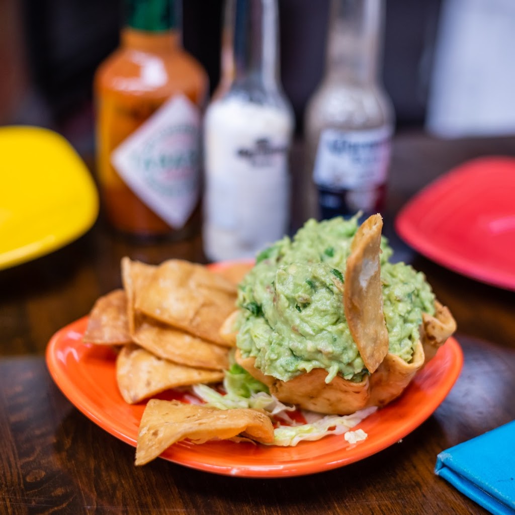 Iguana Wana Mexican Grill and Tequila Bar | 9080 76th St, Pleasant Prairie, WI 53158, USA | Phone: (262) 694-5400