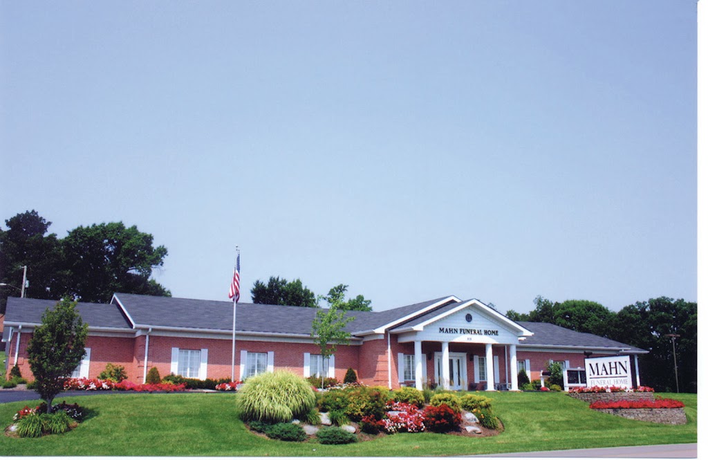 Mahn Funeral Home | 515 Collins Dr, Festus, MO 63028, USA | Phone: (636) 937-4444