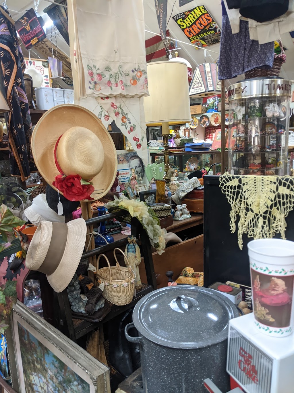 Minnichs Antiques and General Store | 5843 Lincoln Ave, Uniondale, IN 46791, USA | Phone: (260) 227-6056