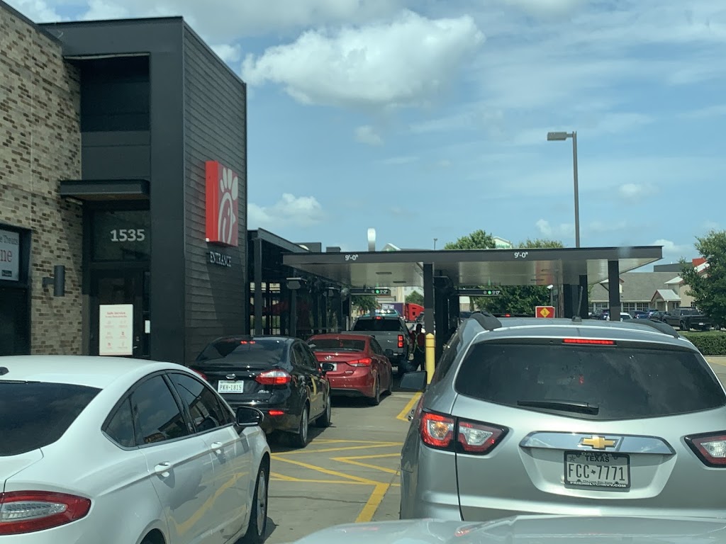 Chick-fil-A | 1535 N Cockrell Hill Rd, Dallas, TX 75211, USA | Phone: (214) 331-2400