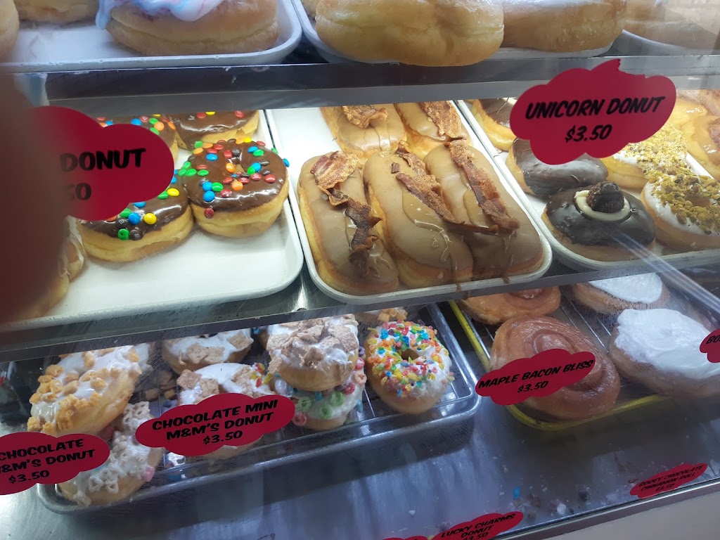 DKs Donuts & Bakery | 1614 Santa Monica Blvd, Santa Monica, CA 90404, USA | Phone: (310) 829-2512