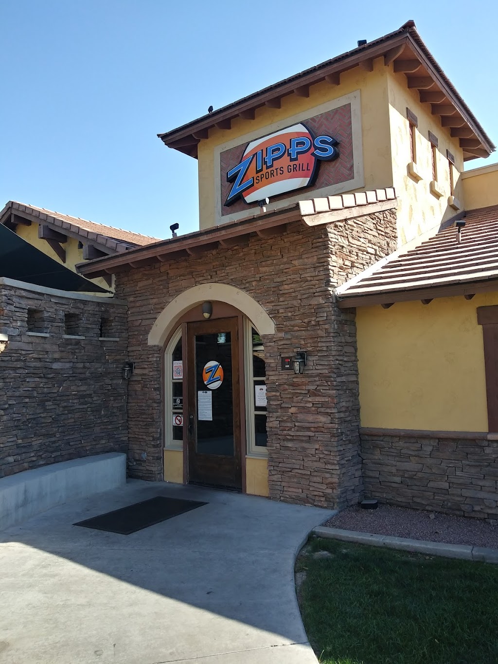 Zipps Sports Grill | 4060 S Arizona Ave, Chandler, AZ 85248 | Phone: (480) 398-1776