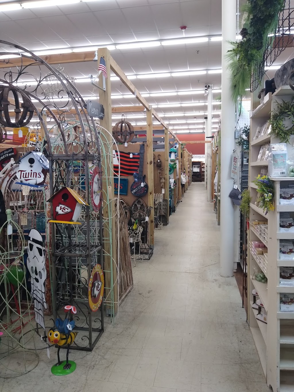 The Town Square Antique Mall | 15362 Veterans Memorial Pkwy suite 101, Wentzville, MO 63385, USA | Phone: (636) 791-3054