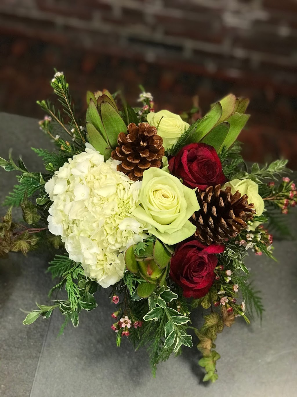 Stephanies Flowers Of Chestnut Hill | 1004 W Roxbury Pkwy, Chestnut Hill, MA 02467, USA | Phone: (617) 469-4747