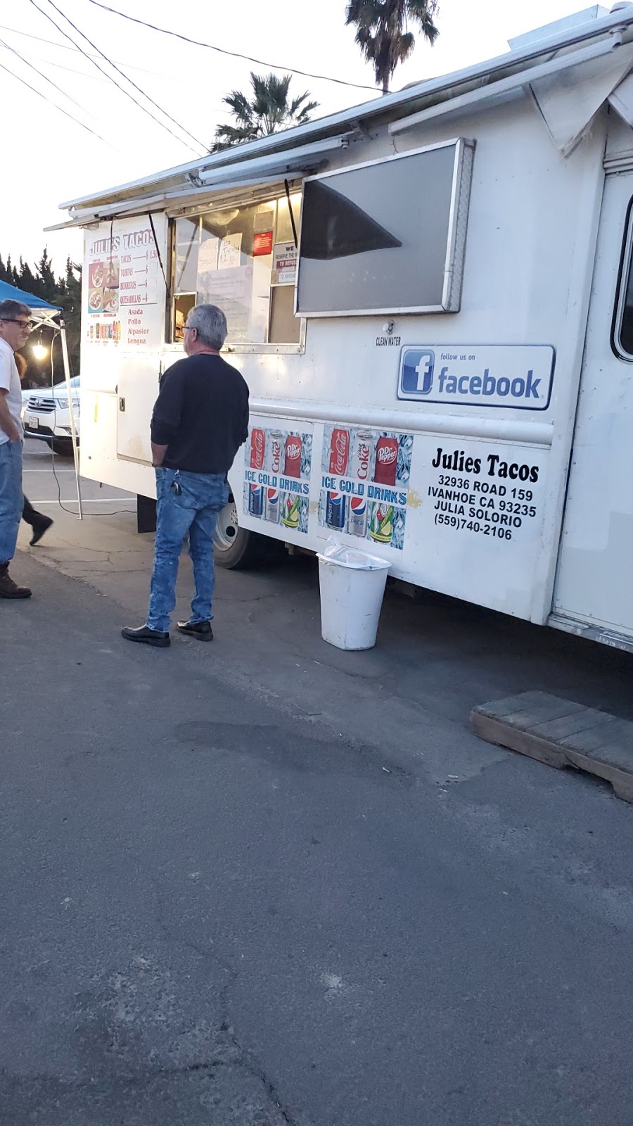 Julies taco truck | 1599 Mehlert St, Kingsburg, CA 93631, USA | Phone: (559) 623-5232