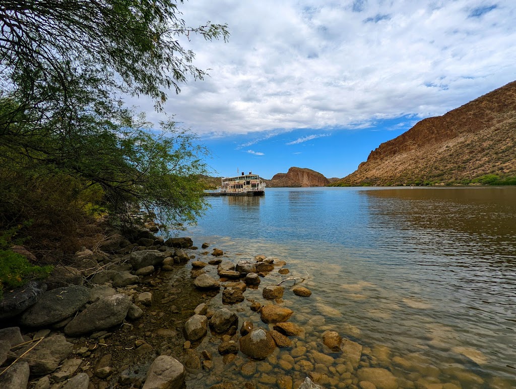 The Dolly Steamboat | 16802 AZ-88, Apache Junction, AZ 85119, USA | Phone: (480) 827-9144