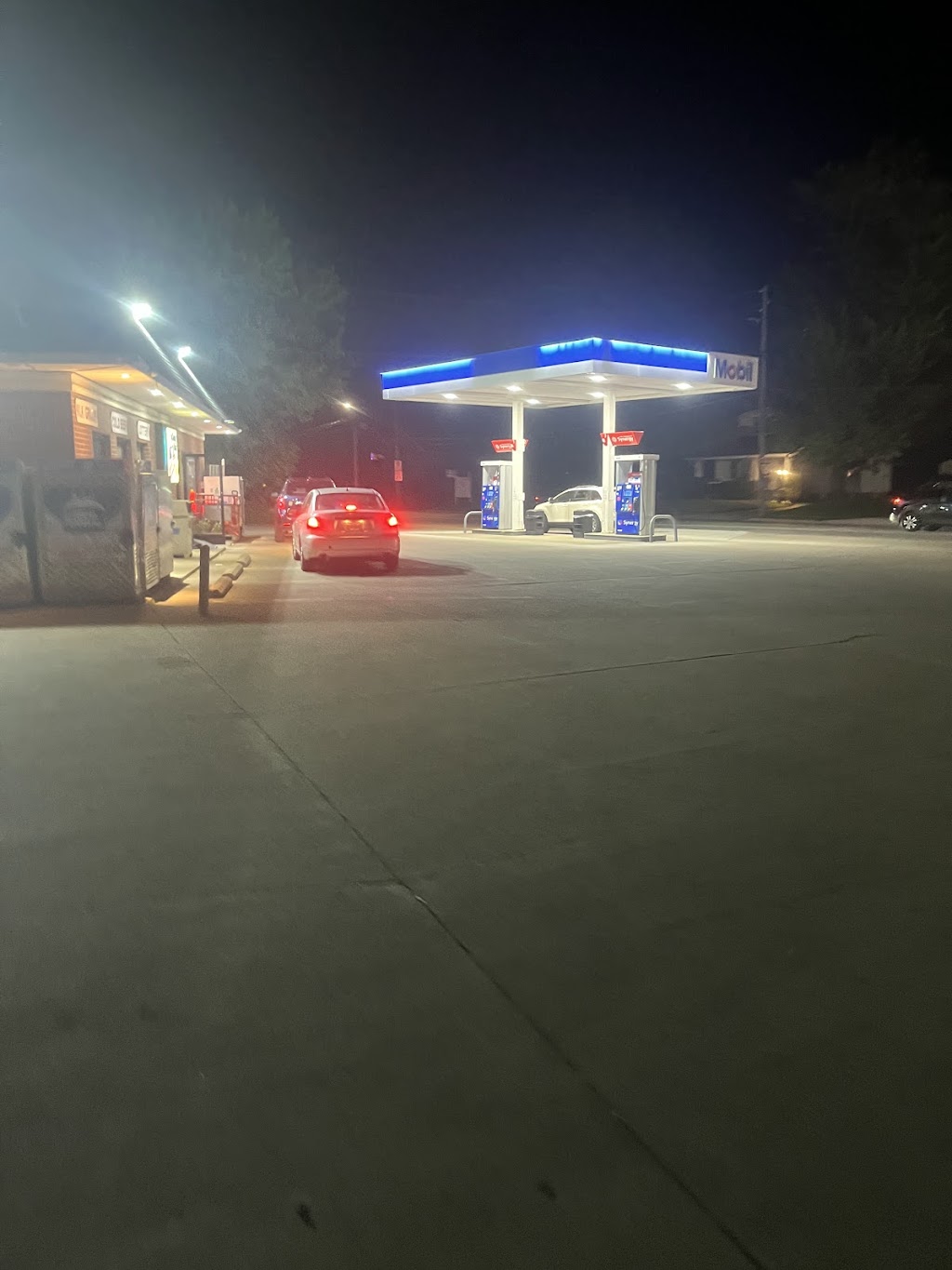 Mobil / Mama Mary’s hummus | 9796 Columbia Rd, Olmsted Falls, OH 44138, USA | Phone: (440) 235-0351