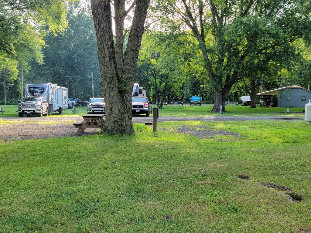 Edgewater Rv Park and Marina | 200 County Highway 66/3, Rd #200, New Cumberland, WV 26047, USA | Phone: (304) 374-4827