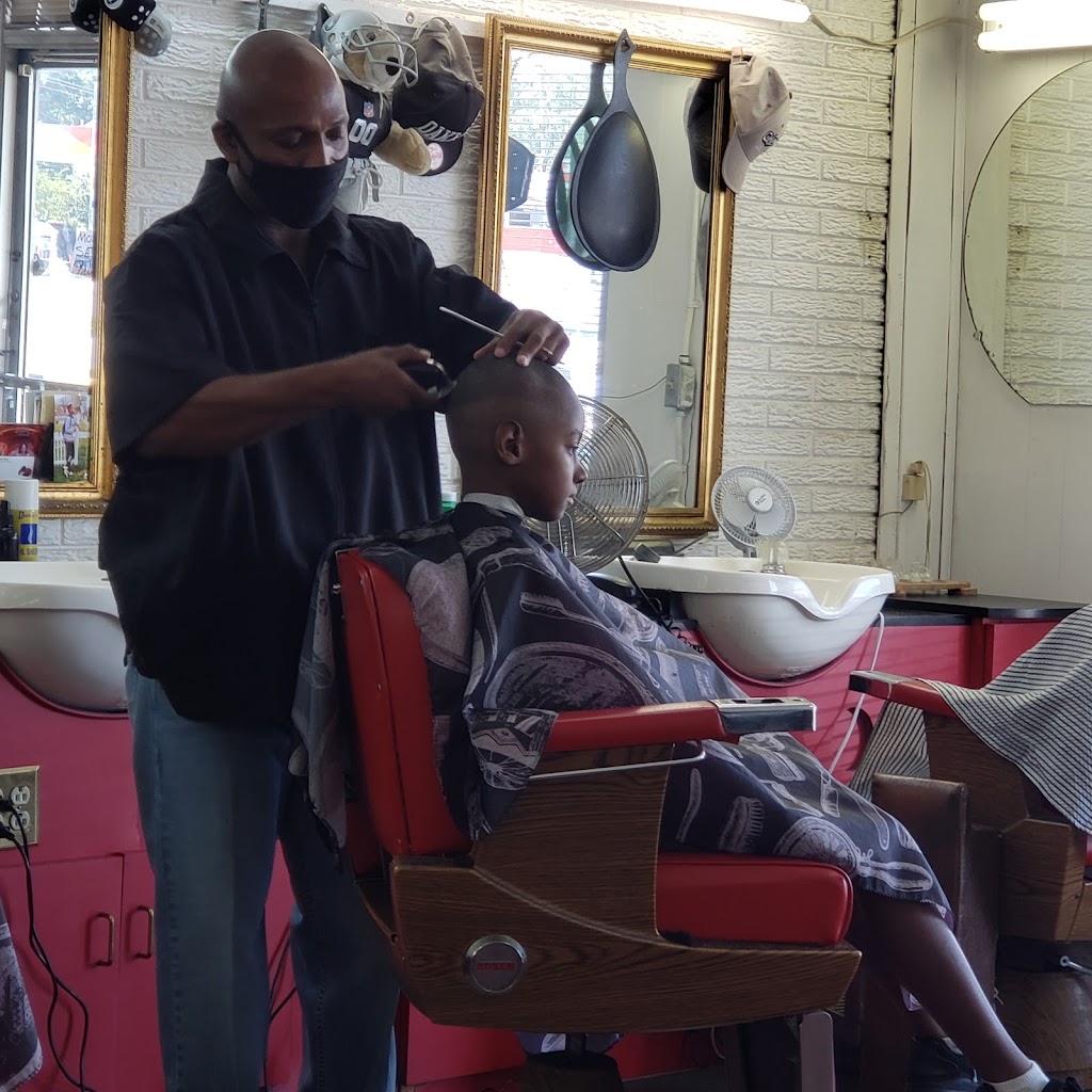 Esquire Barber Shop | 64 Colony Rd, Newport News, VA 23602 | Phone: (757) 875-7705