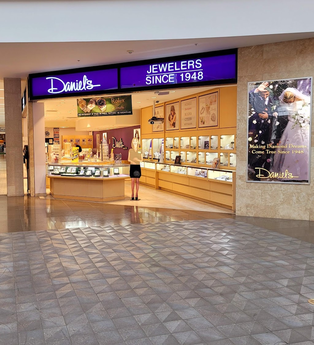 Daniels Jewelers | 6600 CA-27 #1102, Canoga Park, CA 91303, USA | Phone: (818) 340-8777