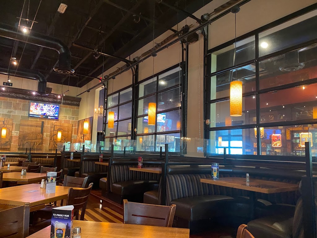 BJs Restaurant & Brewhouse | 12100 Pines Blvd Ste C-1, Pembroke Pines, FL 33026, USA | Phone: (954) 430-3545