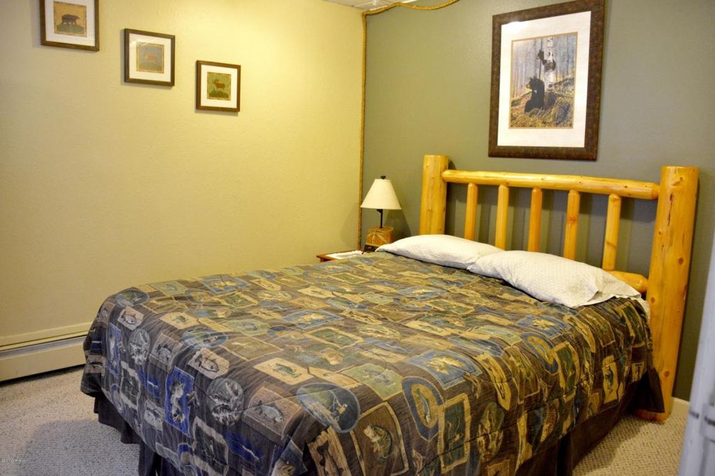 Jewel Lake Bed & Breakfast | 8125 Jewel Lake Rd, Anchorage, AK 99502, USA | Phone: (907) 245-7321