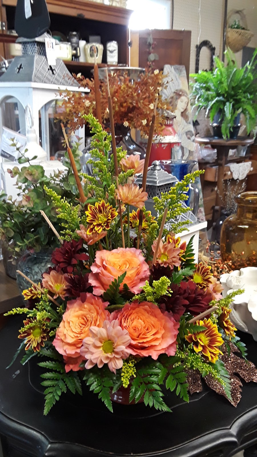 Hughes Gathering of Flowers | 415 W South St, Shelbyville, IN 46176, USA | Phone: (317) 421-0091