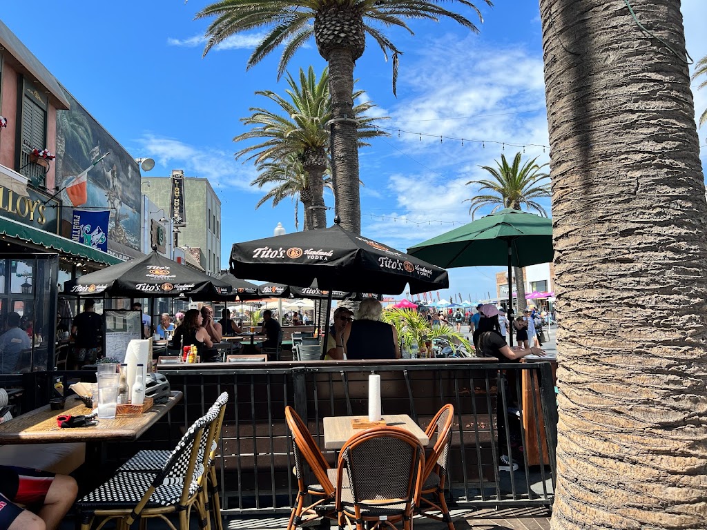 Patrick Molloys | 50 Pier Ave, Hermosa Beach, CA 90254, USA | Phone: (310) 798-9762