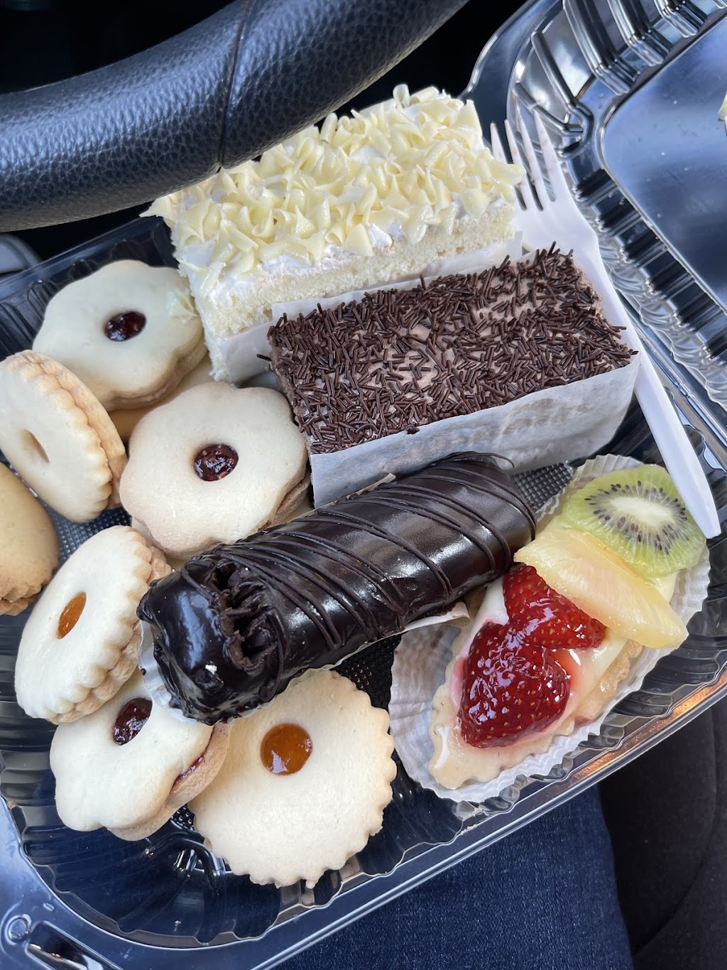 Marals Pastry | 17654 Vanowen St, Van Nuys, CA 91406, USA | Phone: (818) 705-8921