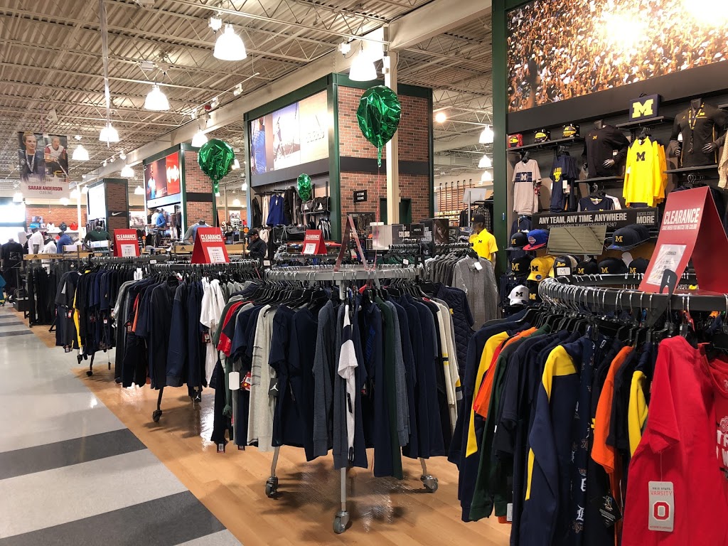 DICKS Sporting Goods | 13501 Middlebelt Rd, Livonia, MI 48150, USA | Phone: (734) 293-0069