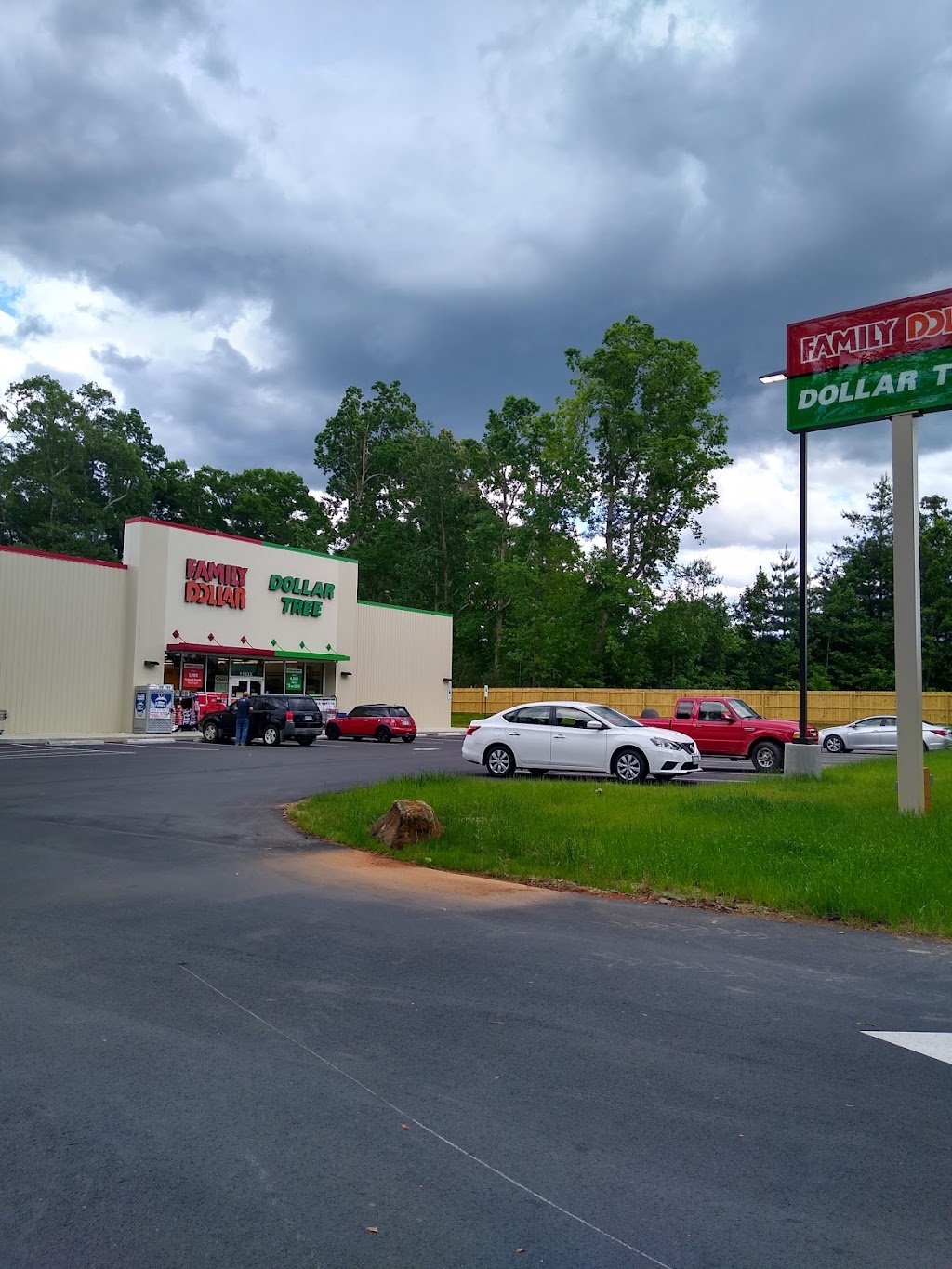 Family Dollar | 11033 NC-62, Burlington, NC 27217, USA | Phone: (336) 291-4445