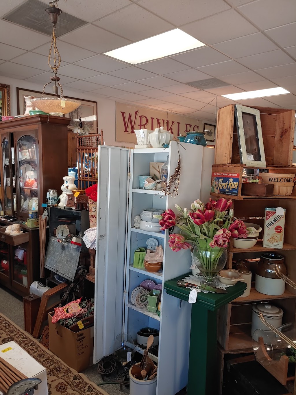 Wrinkles | 105 W Main St, Williamsburg, OH 45176, USA | Phone: (513) 724-1360