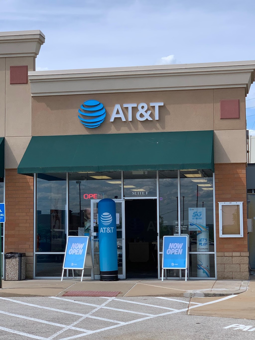 AT&T Store | 1393 Big Bend Rd Suite F, Ballwin, MO 63021, USA | Phone: (636) 323-3313