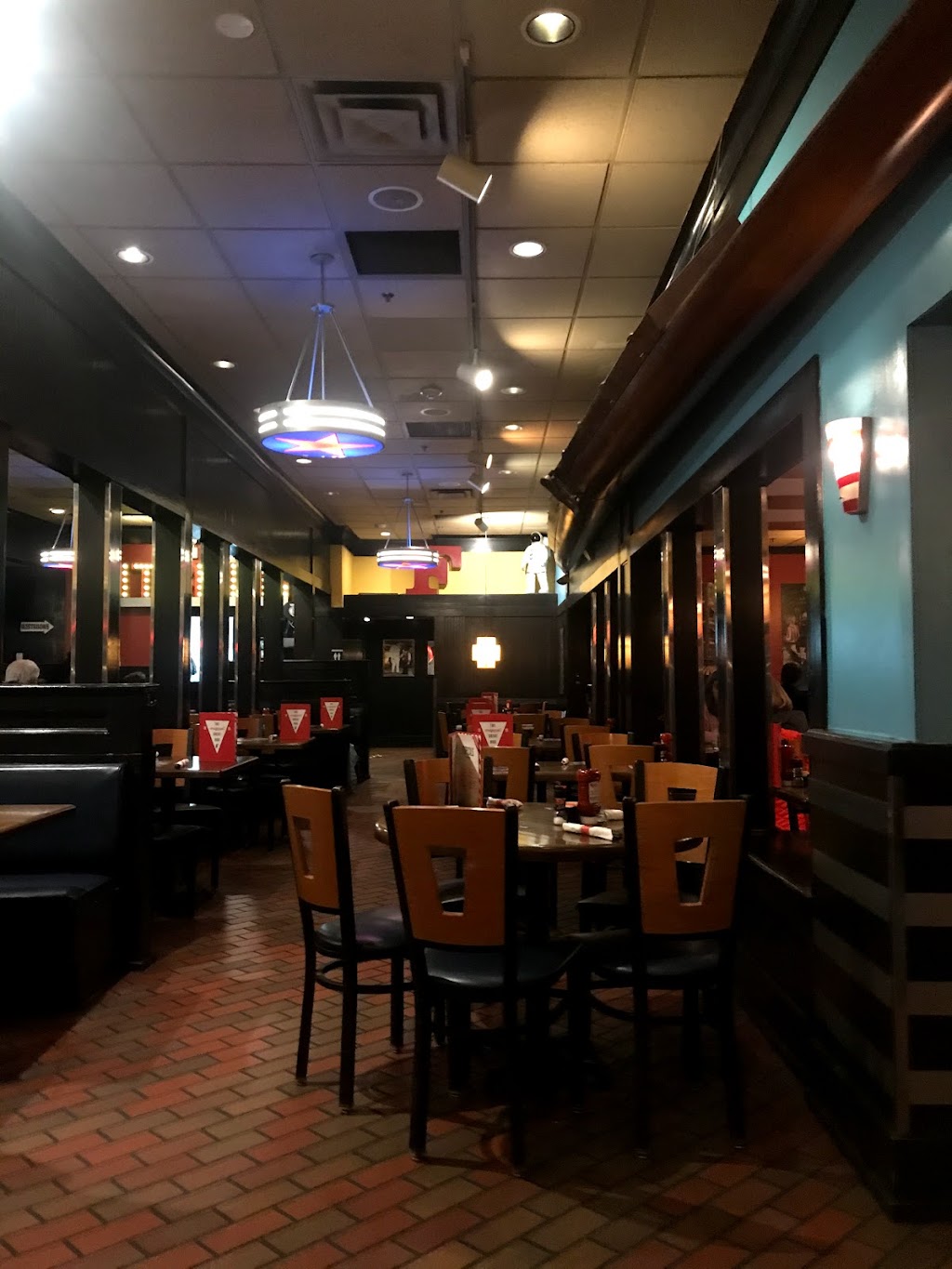 TGI Fridays | 2201 75th St, Darien, IL 60561, USA | Phone: (630) 434-0290