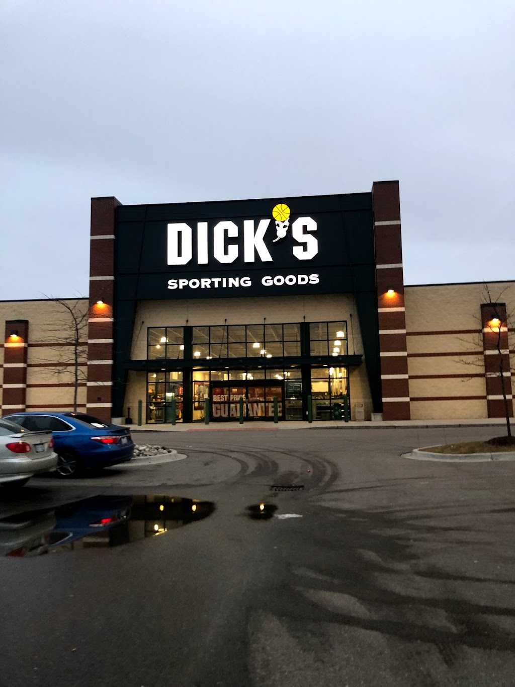 DICKS Sporting Goods | 13000 Hall Rd, Sterling Heights, MI 48313, USA | Phone: (586) 884-0200