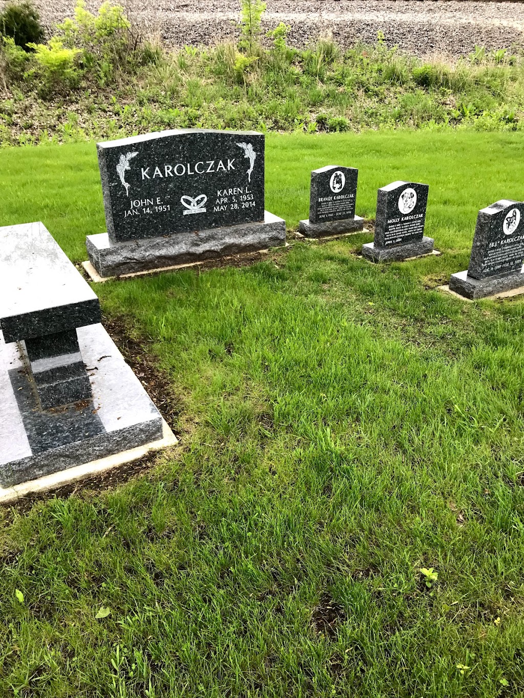 Arrowood Pet Cemetery & Crmtry | 24100 US-45, Vernon Hills, IL 60061 | Phone: (847) 634-3787