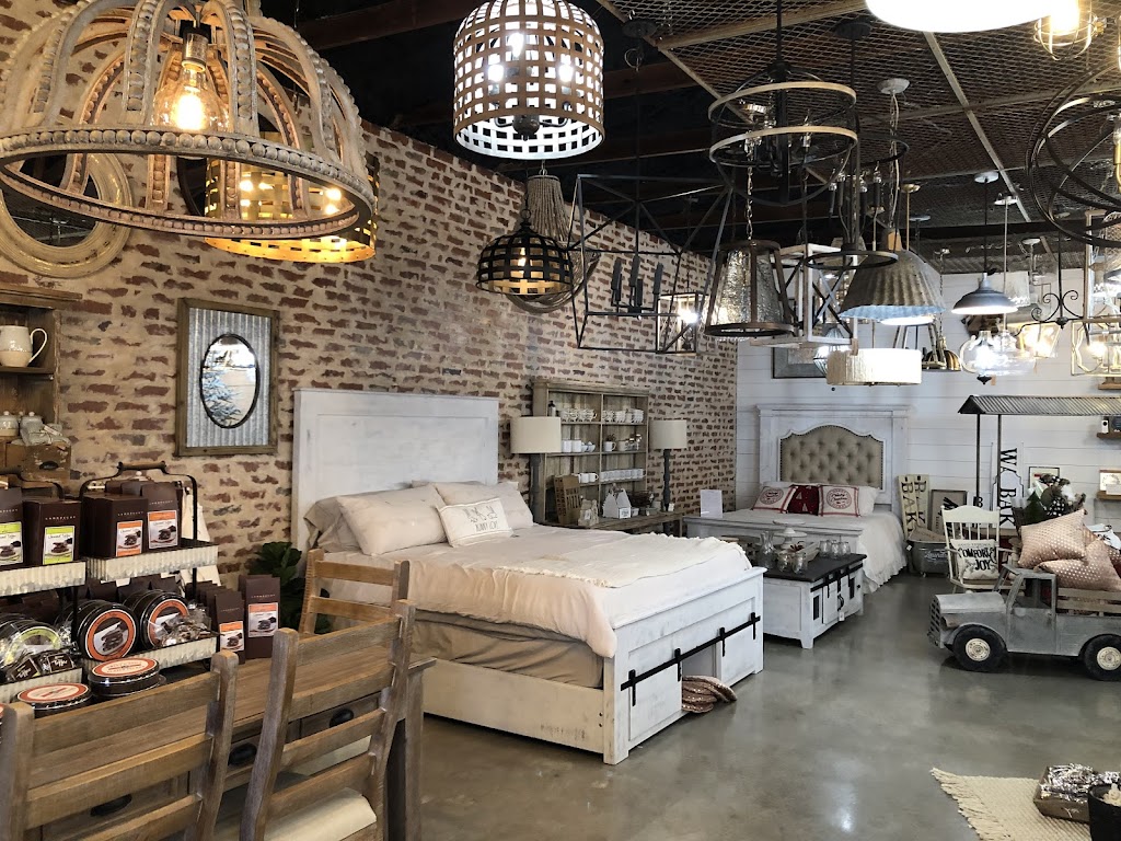 Small Town Home & Decor | 106 S Bond St, Whitewright, TX 75491, USA | Phone: (430) 703-4053
