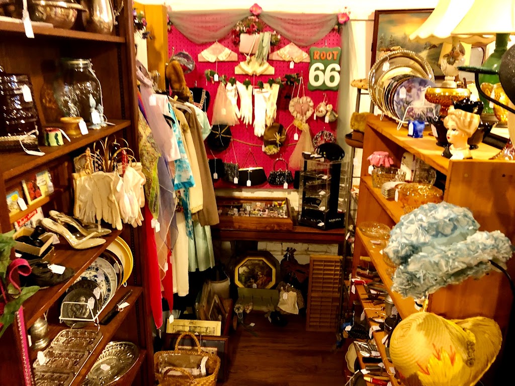 Red Door Antiques | 100 McKinney St, Farmersville, TX 75442, USA | Phone: (972) 782-7222