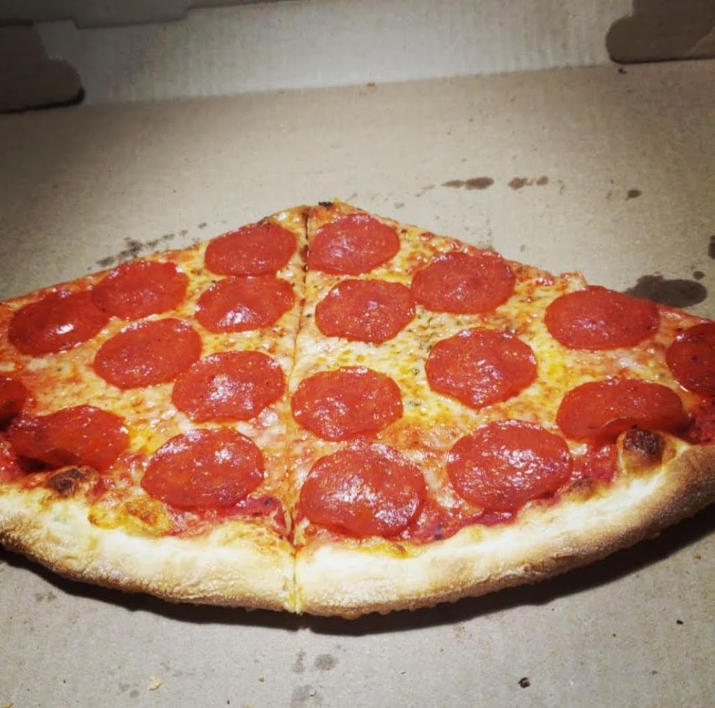 Izzy’s NY Pizza | 331 Rockbridge Rd NW #400, Lilburn, GA 30047, USA | Phone: (770) 279-2943