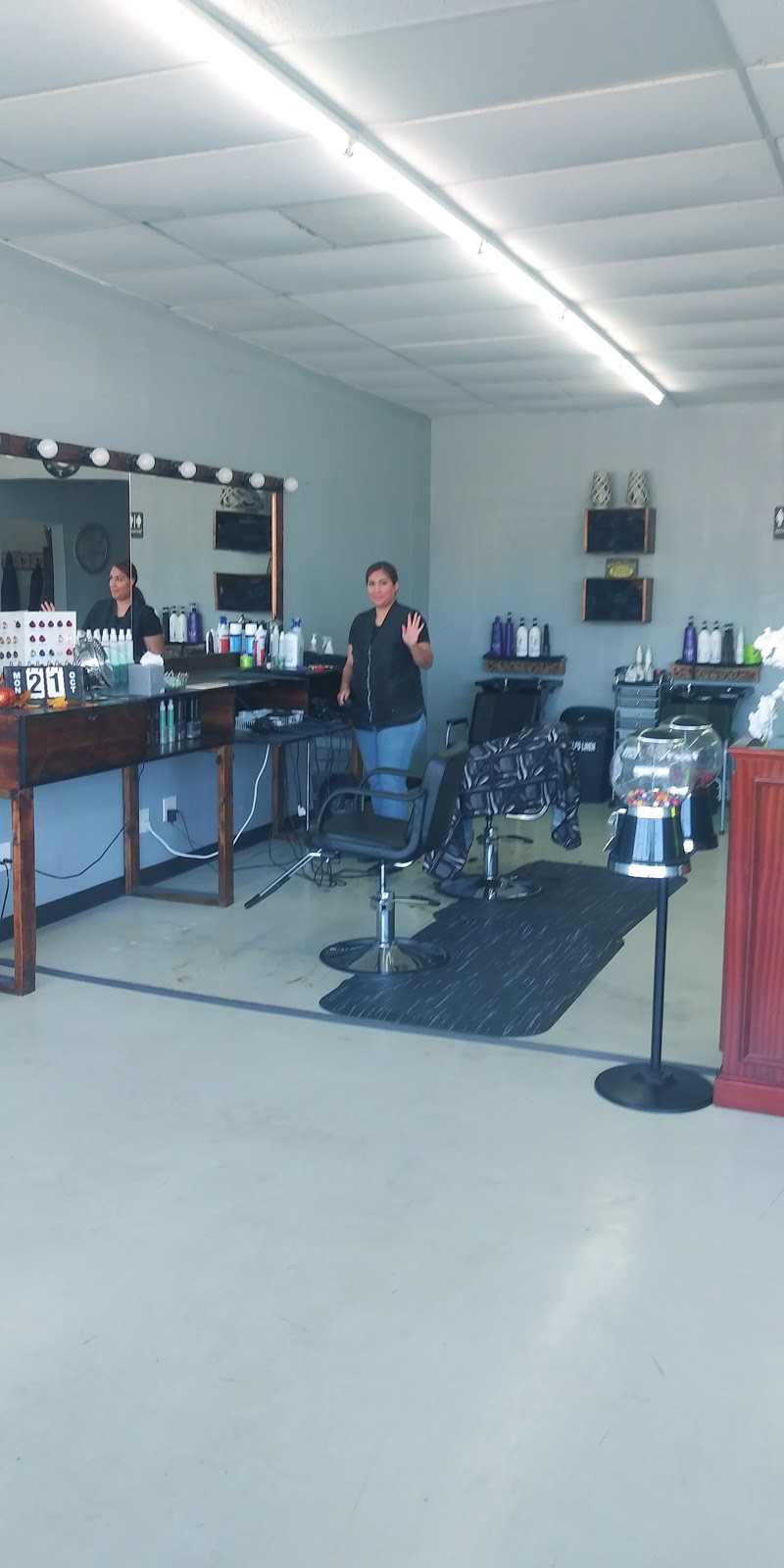 Maggies Hair Salon | 3200 E Hwy 199 Suite D, Springtown, TX 76082, USA | Phone: (682) 804-7024